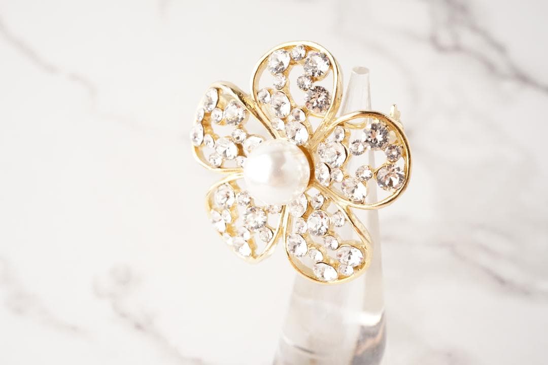 Rene ルネ パール お花 フラワーモチーフ クリスタルブローチ 中 ビジュー