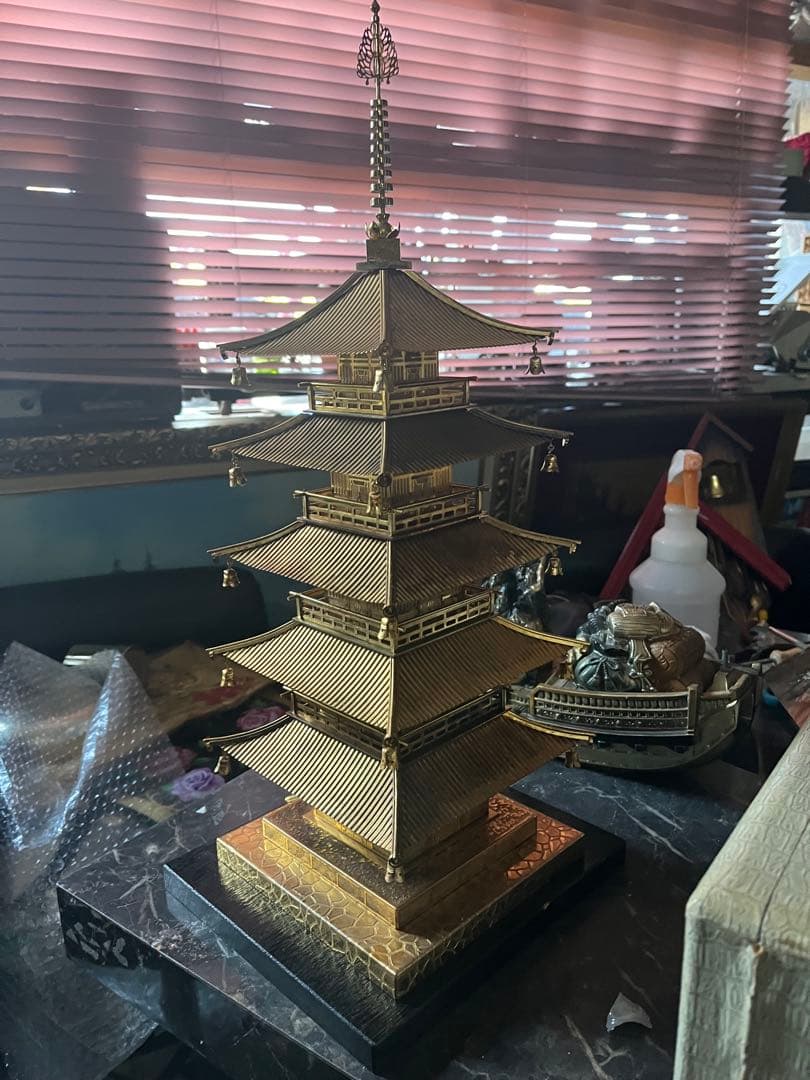 高岡銅器五重の塔、五重の塔、金の五重の塔、金色五重の塔、鉄製に金