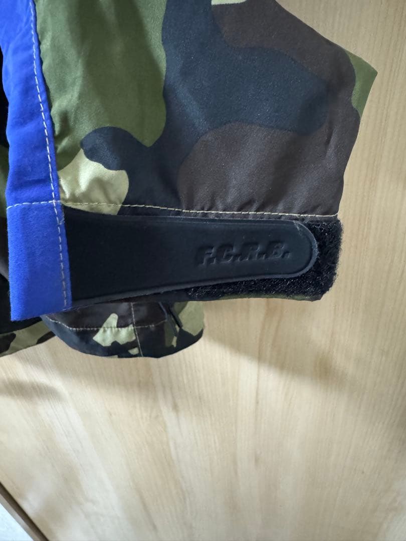 FCRB カモフラ フード付きナイロンジャケット