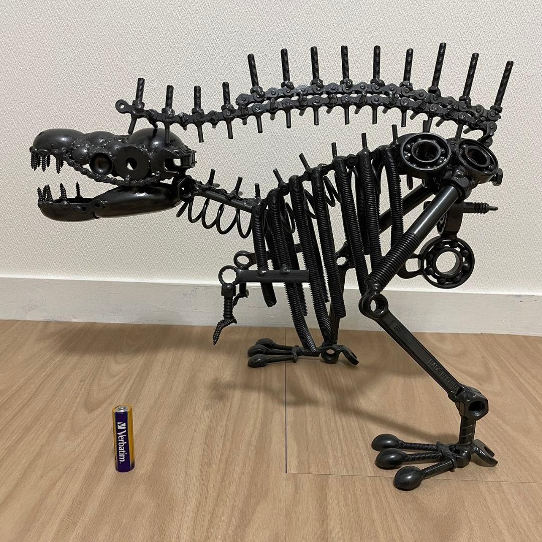 【美品/匿名配送】恐竜(大)　メタルアート　廃材アート　ボルト・ナットアート