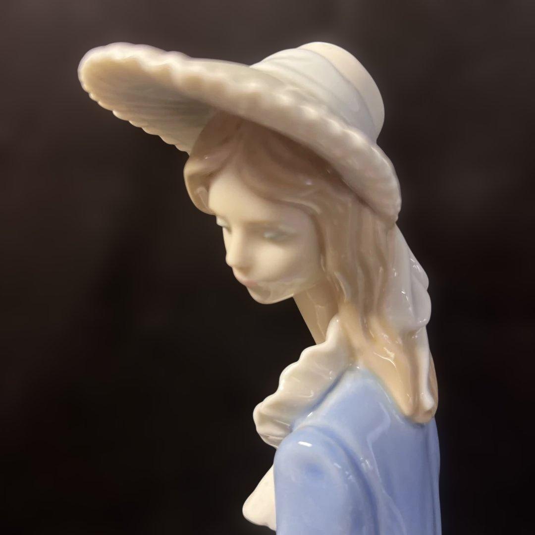 リヤドロ・NAO(ナオ) ポーセリン人形(磁器)美しい傘を持つ女性♡