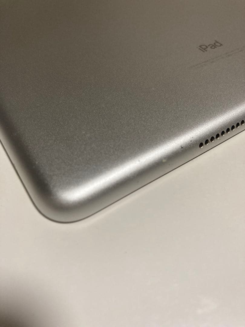 第6世代 iPad 32GB wifiモデル シルバー 箱有 MR7G2J/A