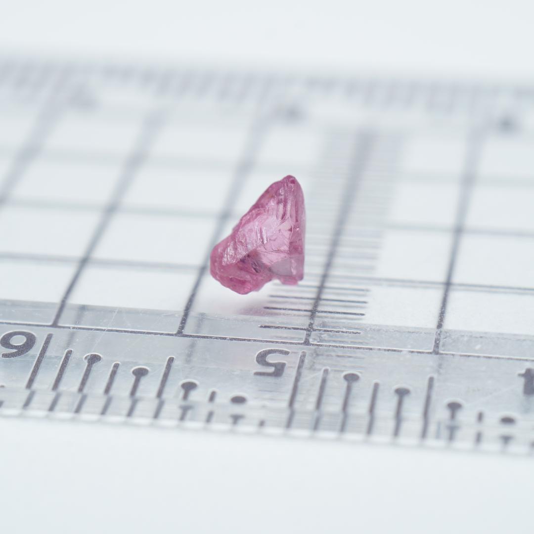 ウインザサファイア　結晶　タンザニア産