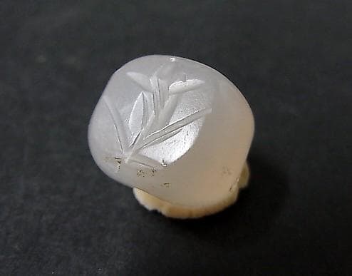 ★B1207★古代石 (262) 美品　西アジア　印章石　カルセドニー　花彫刻