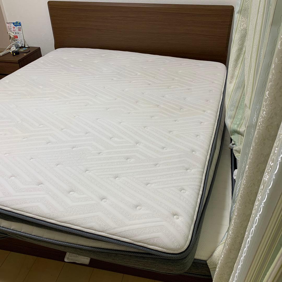 ニトリクイーンサイズ ベッドフレーム 170x200cmマット付き