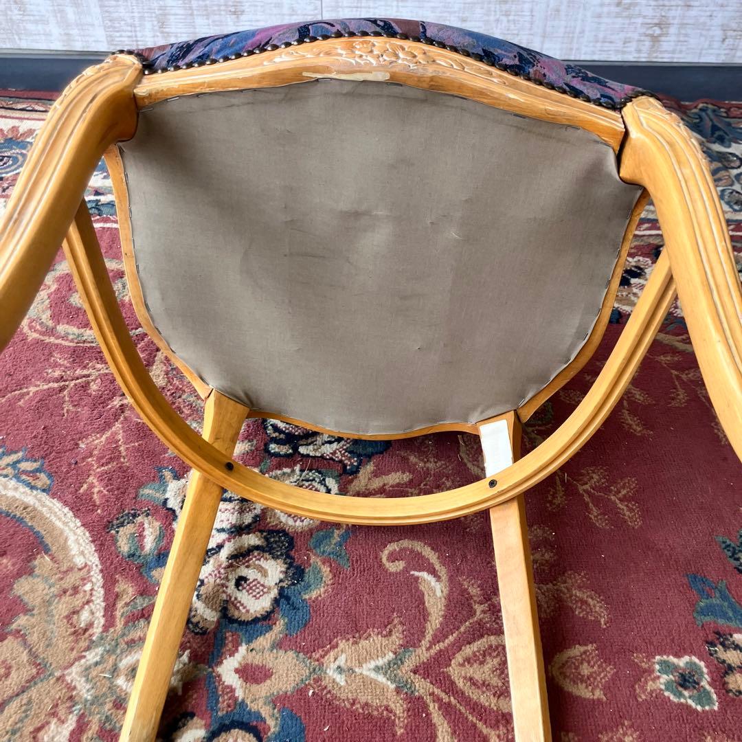 g8 イタリア家具 花柄彫刻 リベット打ちダイニングチェア 木製椅子 ビンテージ