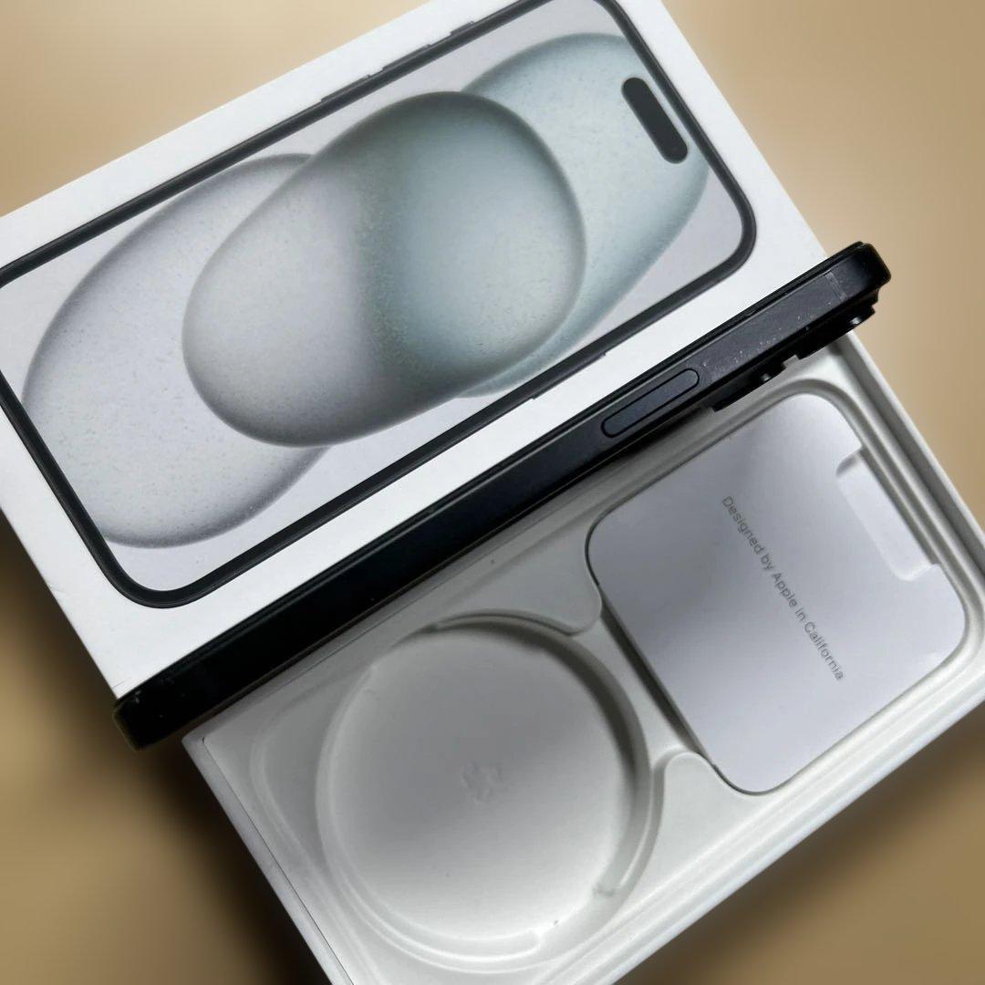 iPhone15 128GB SIMフリー　割れなし　バッテリー最大容量84%