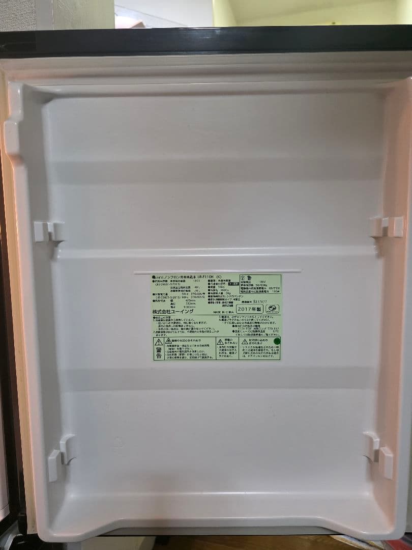 【送料込み】ブラック冷蔵庫 冷凍室付き　一人暮らし用 引っ越しのため、出品です。