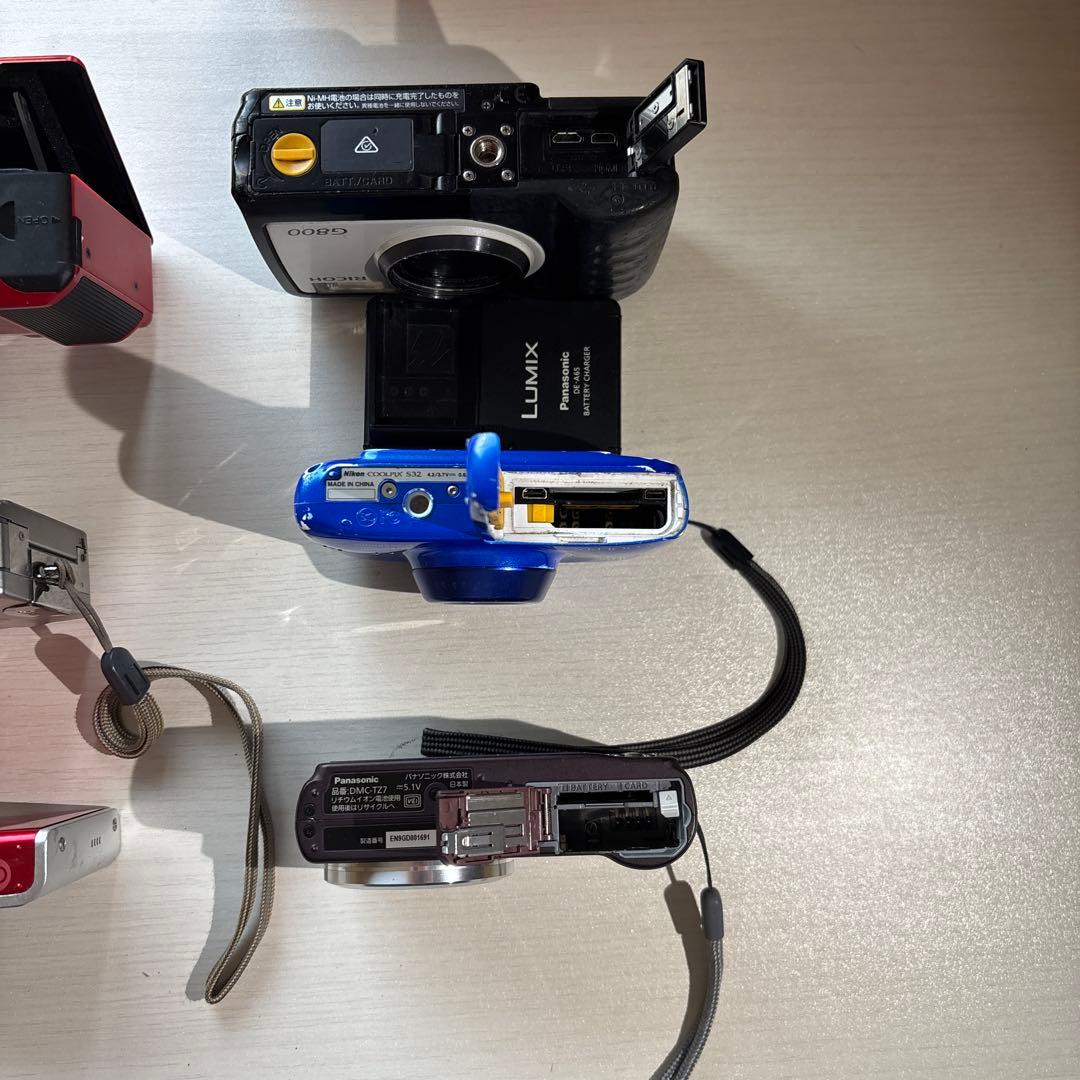 デジタルカメラセットとフィルムカメラ（各種ブランド） … **ジャンク**