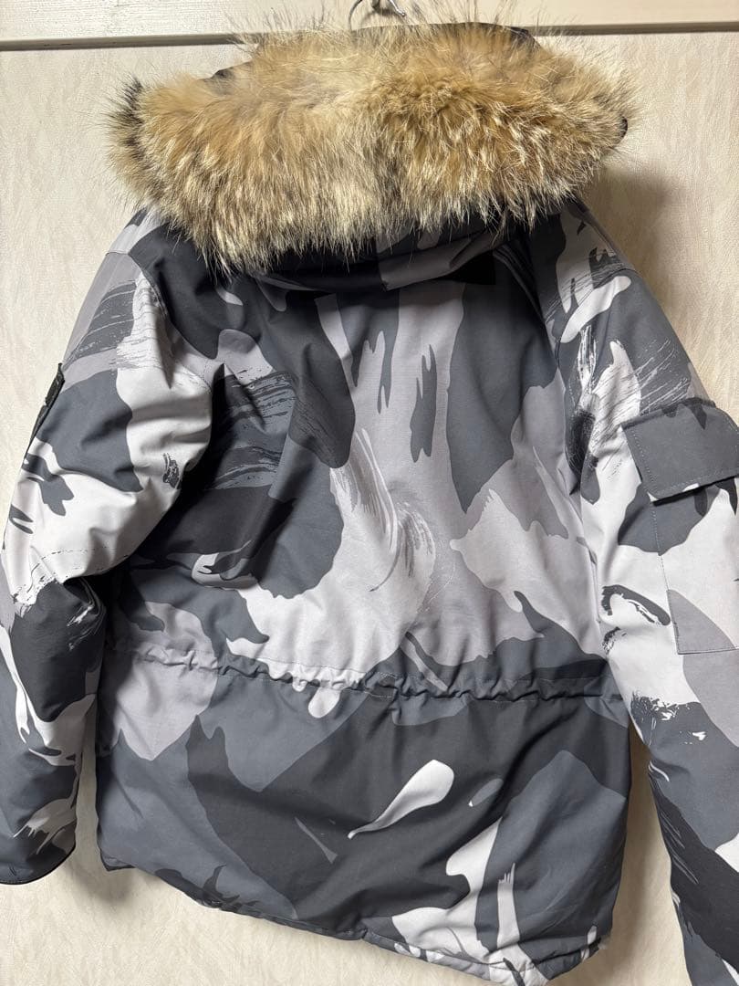   カモフラージュ ダウンジャケット