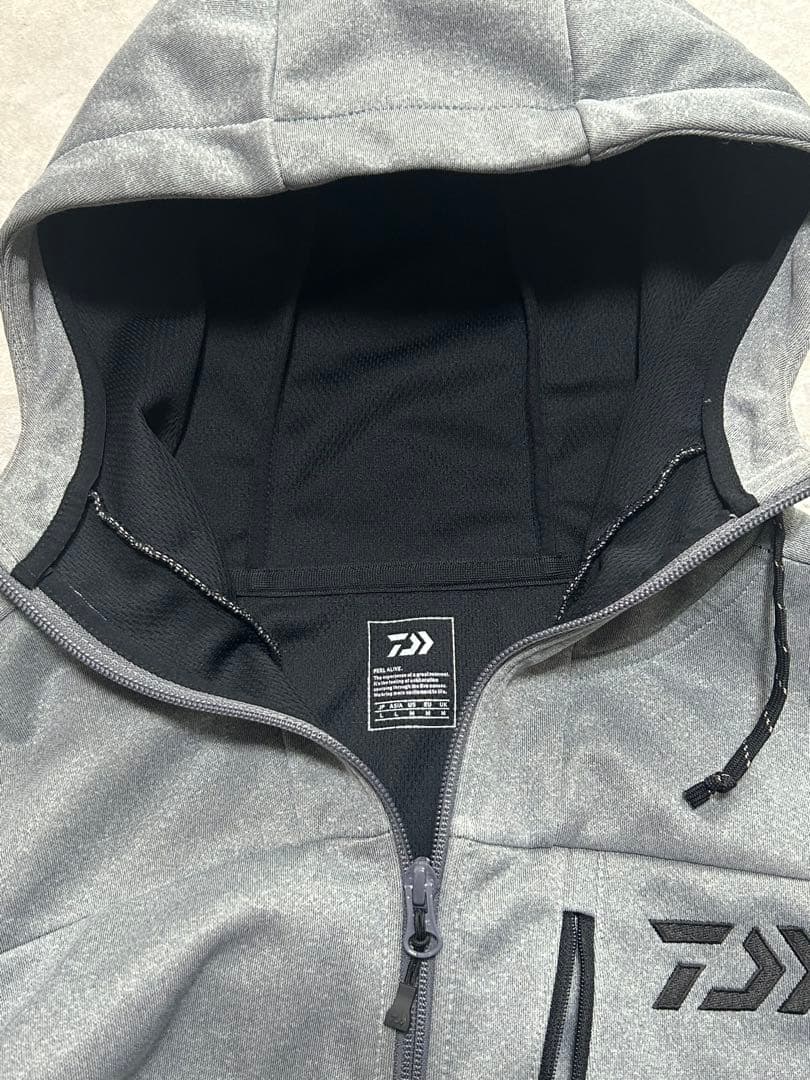 極美品 Daiwa ウインドブロックパーカー グレー L