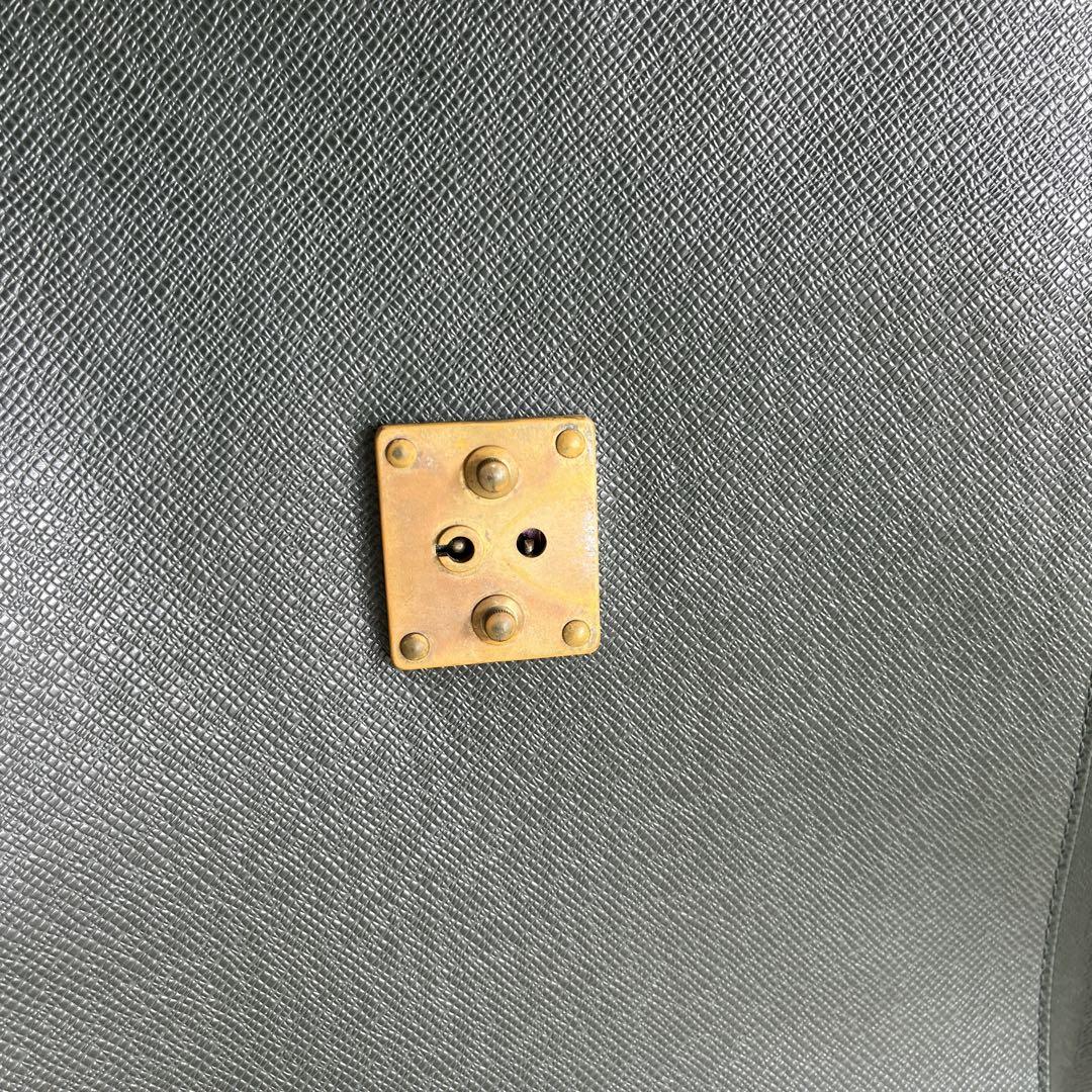 ルイヴィトン タイガ セルヴィエット クラド　タイガ ビジネスバッグ 通勤