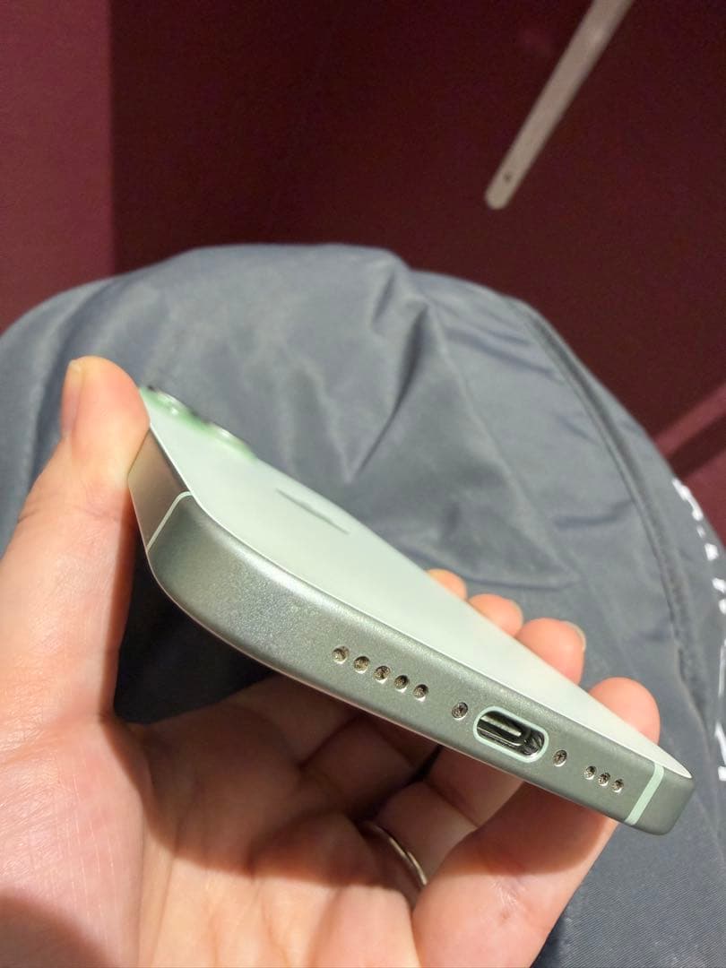 【こーちゃん】iPhone15 256GB グリーン