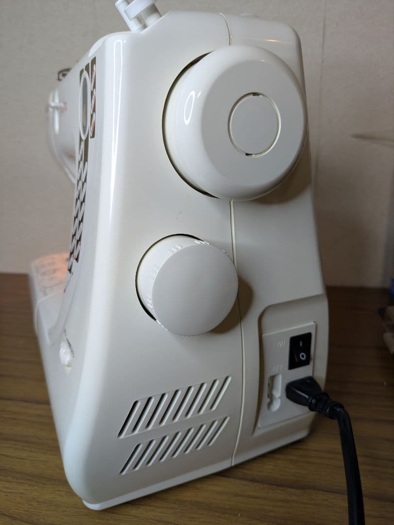 ☆極上美品☆ジャノメ ロックカッター内蔵ミシン フットコン対応