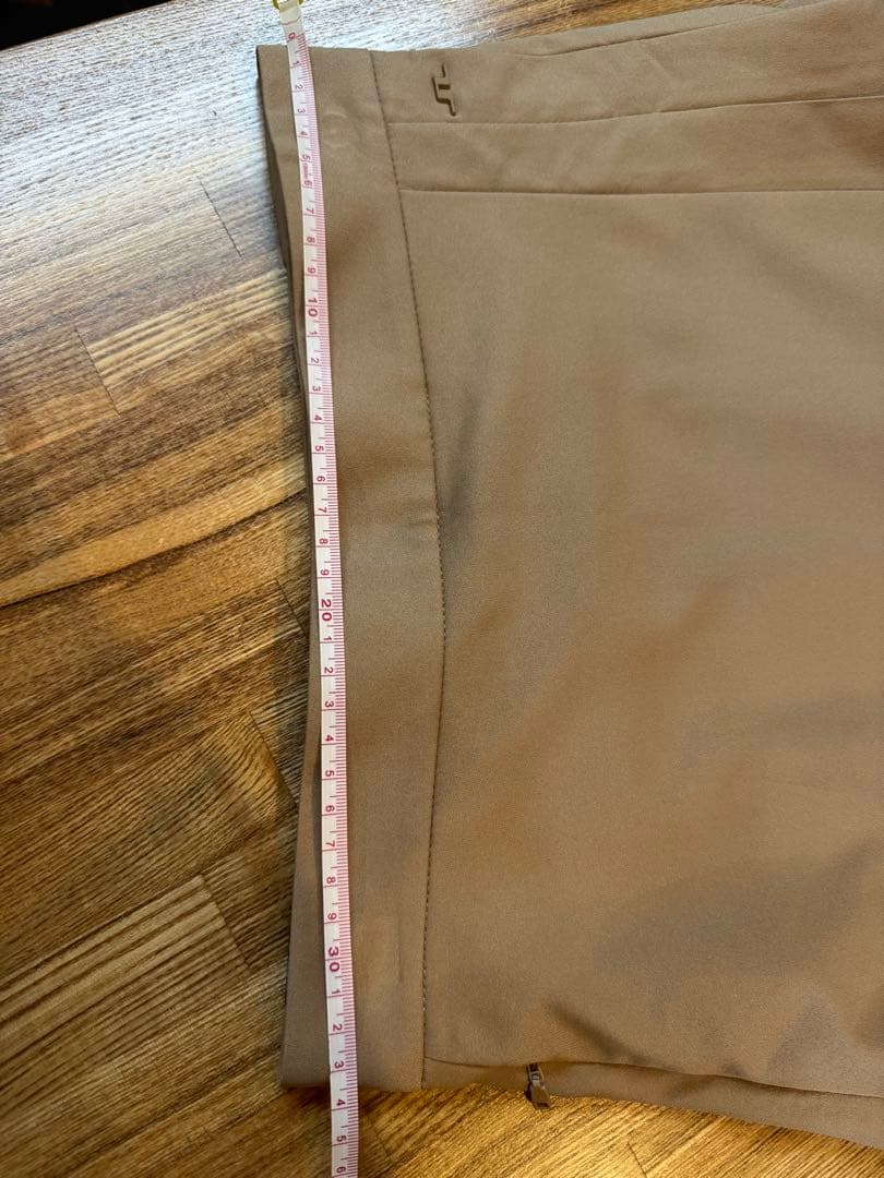 2025ssモデルJ.LINDEBERG ベージュスカート　S