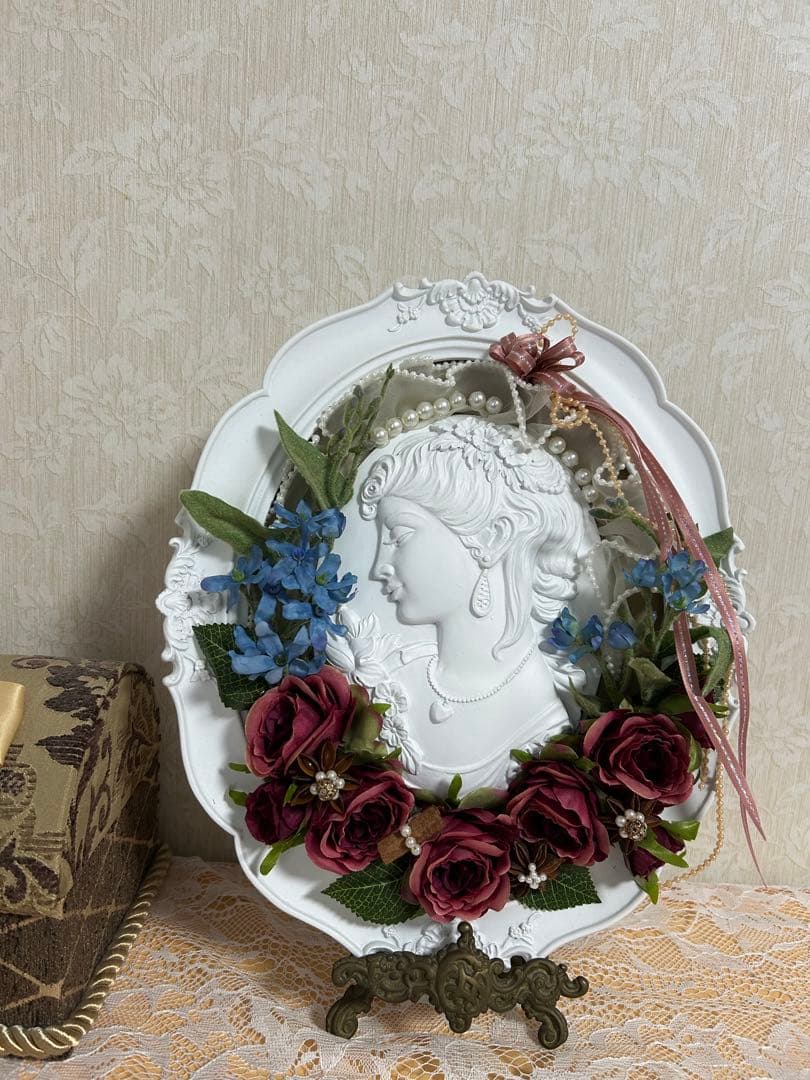 装飾プレート 女性の肖像 花飾り付き　母の日　贈り物