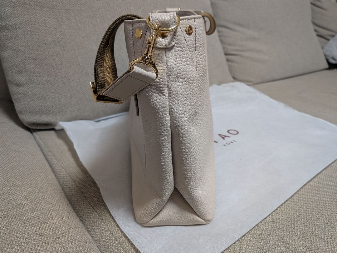 ATAO ホワイト ショルダーバッグ