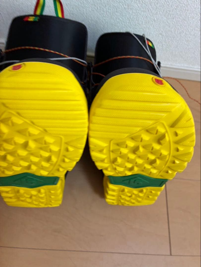 スノーボードブーツ ブラック/グリーン/イエロー