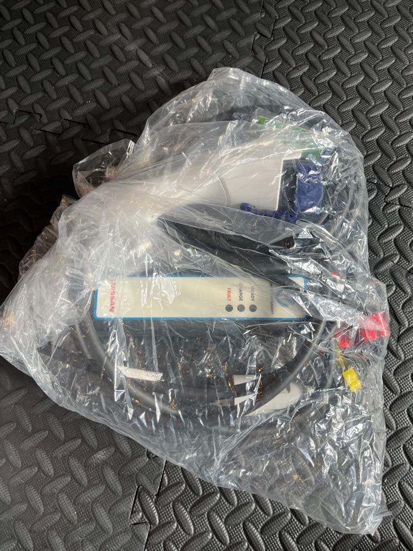 日産 純正充電ケーブルです。