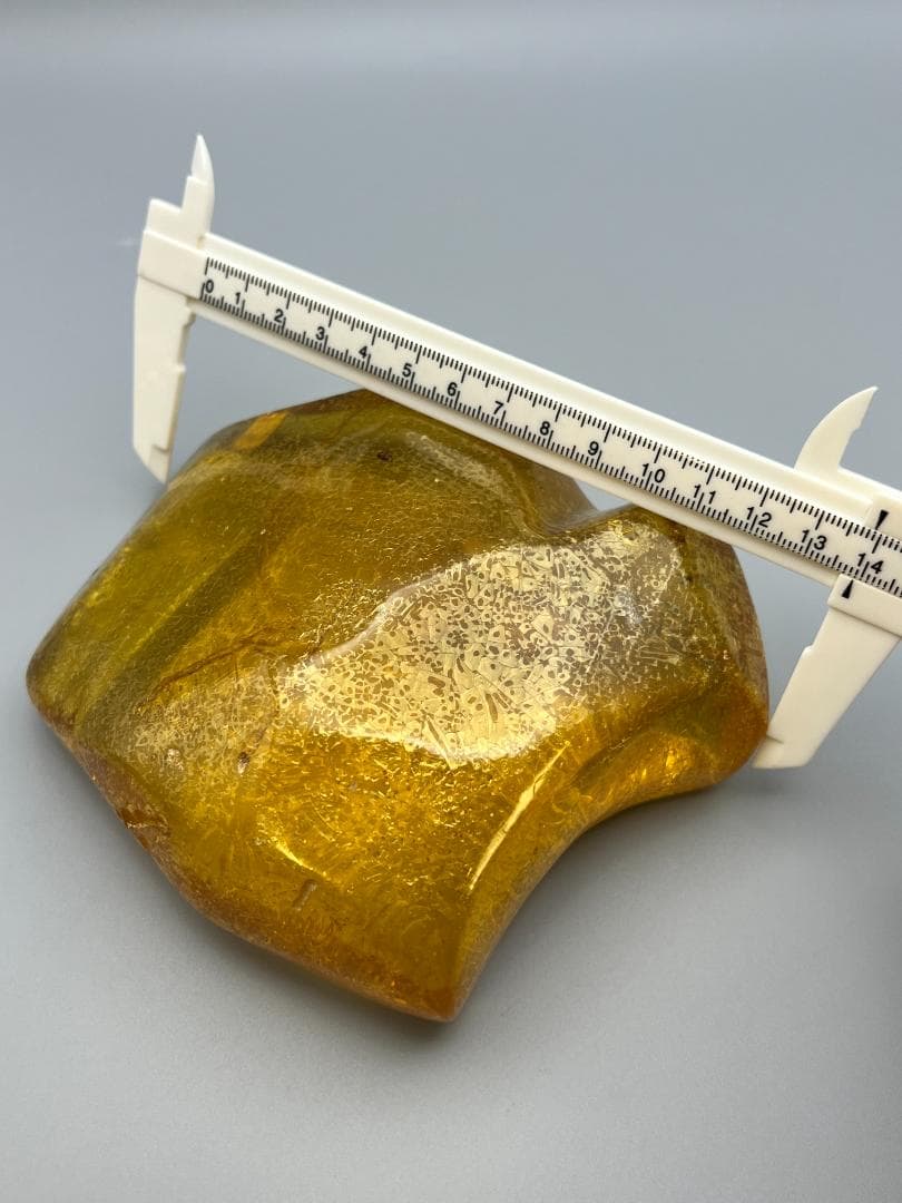 ビックサイズ　虫入り琥珀　大量な気泡を内包　バルティックアンバー　バルト海沿岸