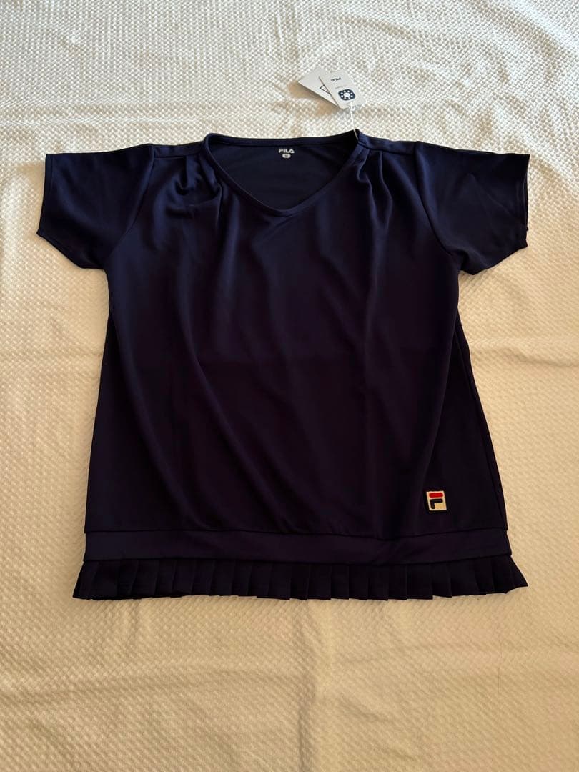 フィラ　テニスウェア　紺色トップス　Mサイズ　新品