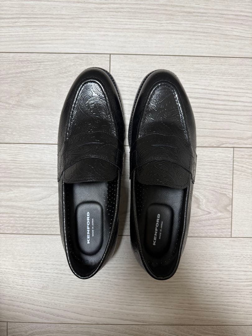 KENFORD EMBOSSED LOAFERS / ブラックペイズリー