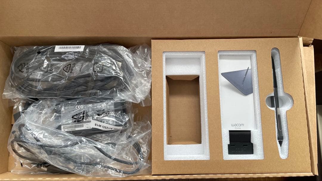 Wacom Cintiq 22 DTK-2260/K1D【おまけ付】