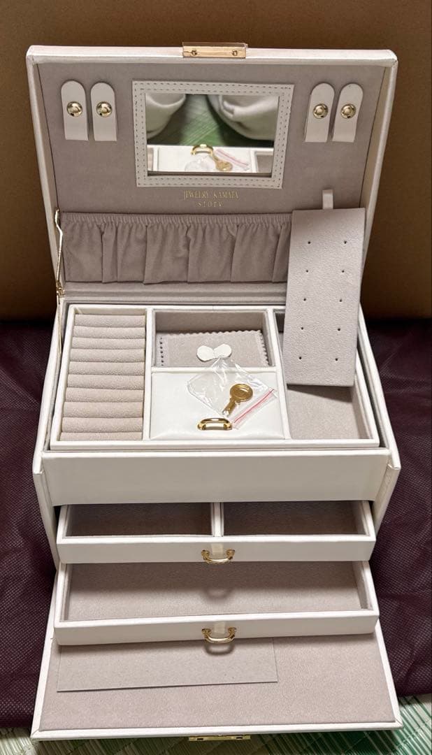 ホワイトアクセサリーケース