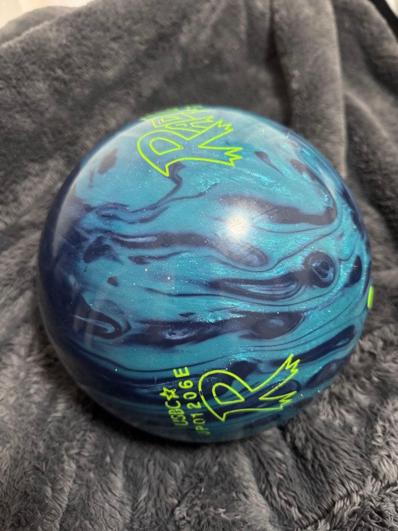 ラディカル ビックフット ハイブリッド　ボウリングボール 14ポンド4オンス