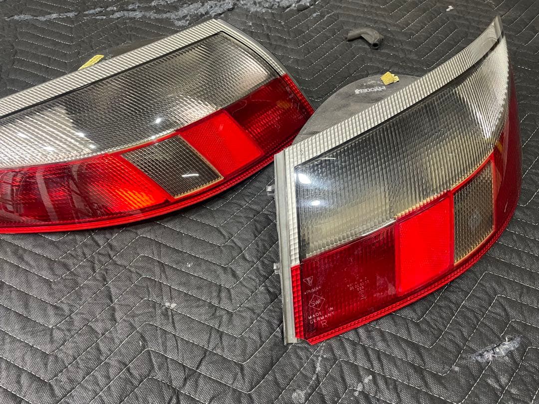 ポルシェ　992 c-2 テールレンズ