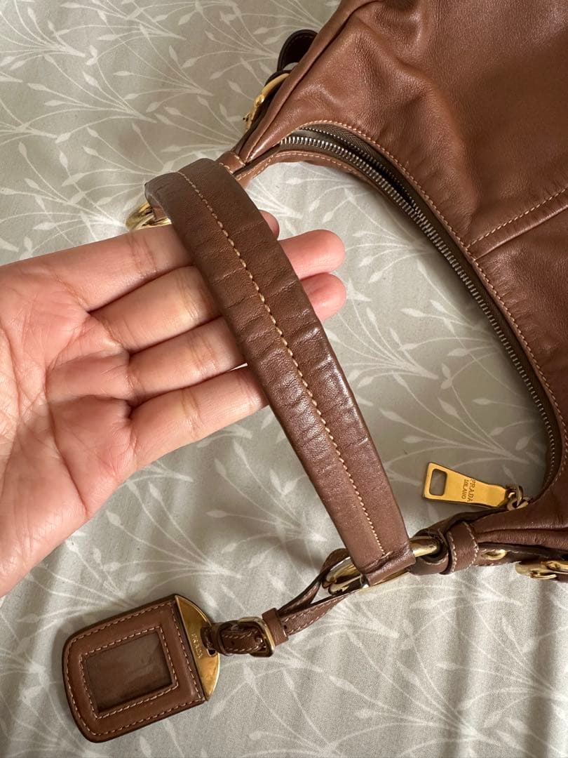 PRADA ブラウンショルダーバッグ