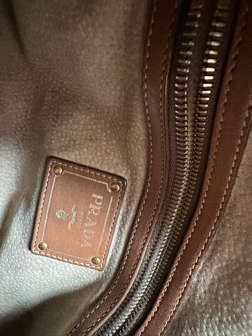 PRADA ブラウンショルダーバッグ