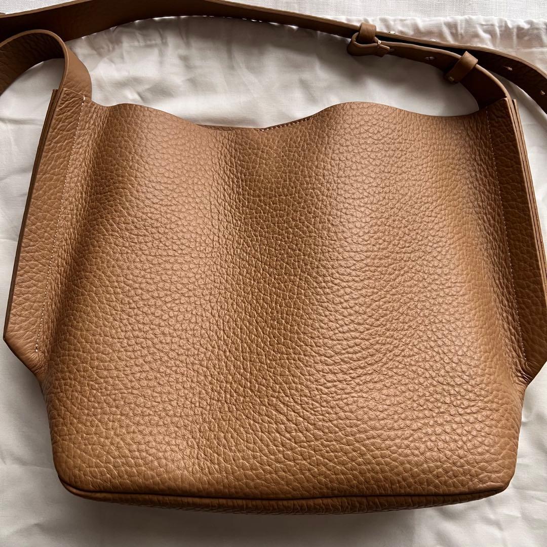 IACUCCI イアクッチ グッシオ ミディアム バッグ ALCE 極美品