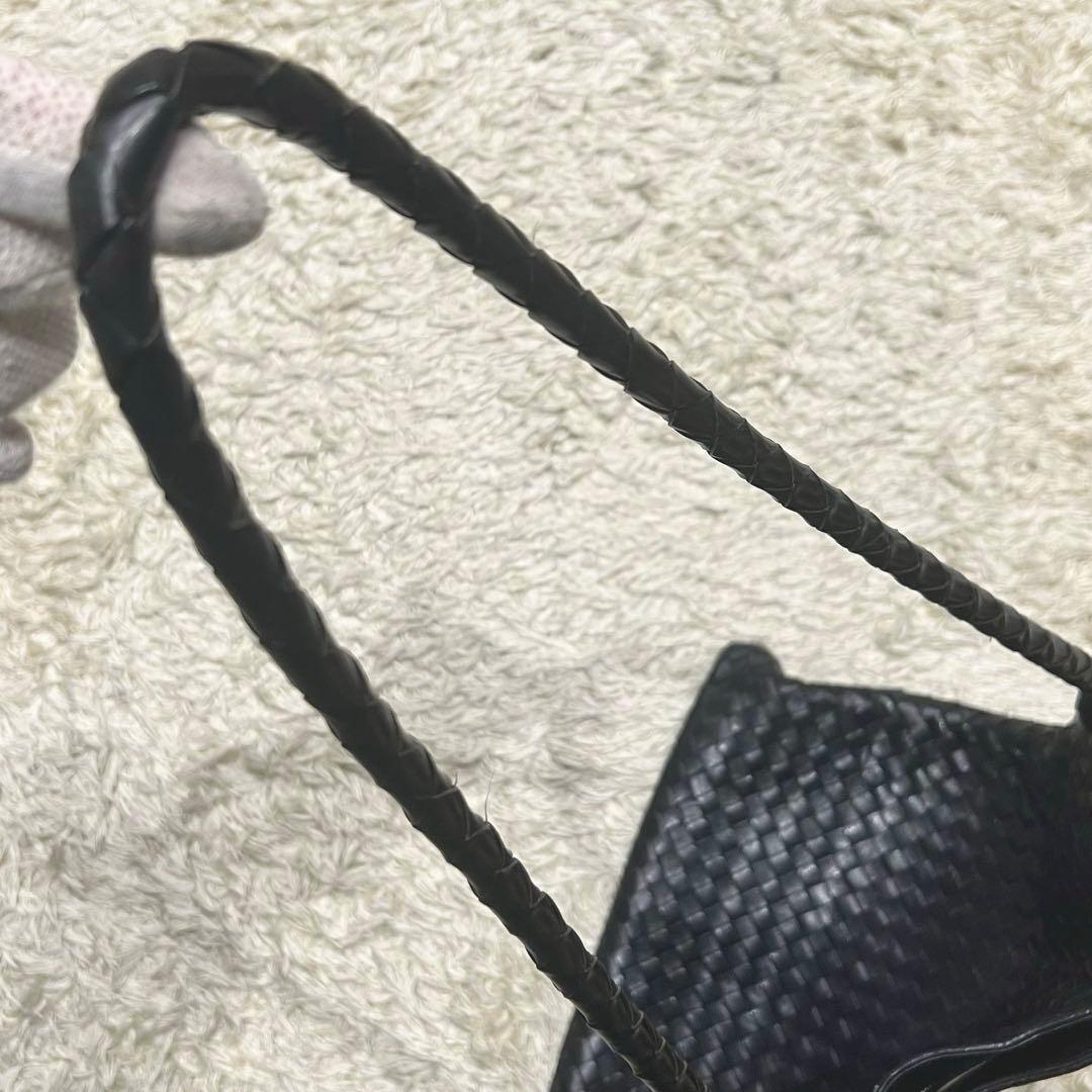 美品✨ボッテガヴェネタ イントレチャート ショルダーバッグ レザー ブラック