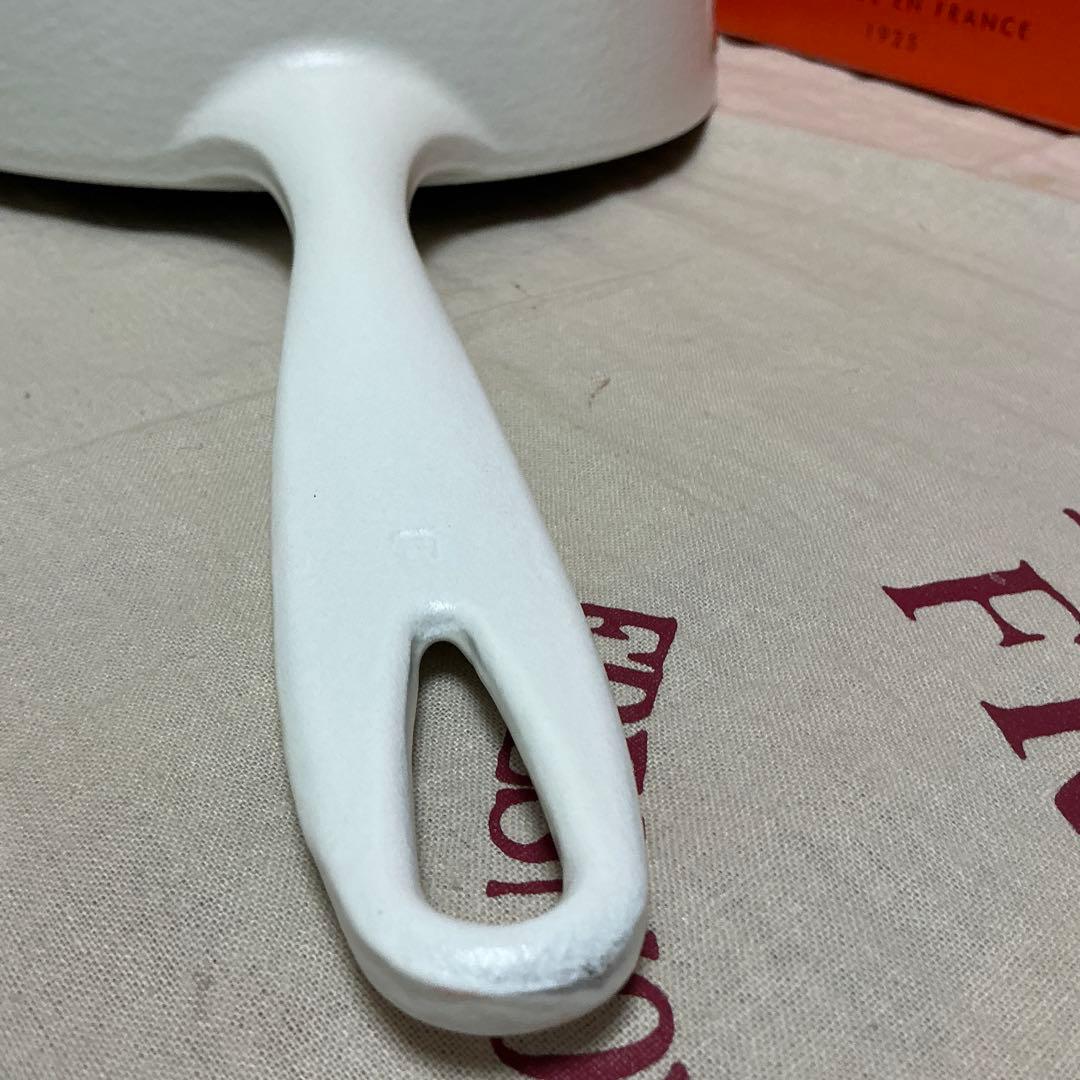 ルクルーゼ　ソーシエ 21cm オリーブ ブランチレリーフ コットン