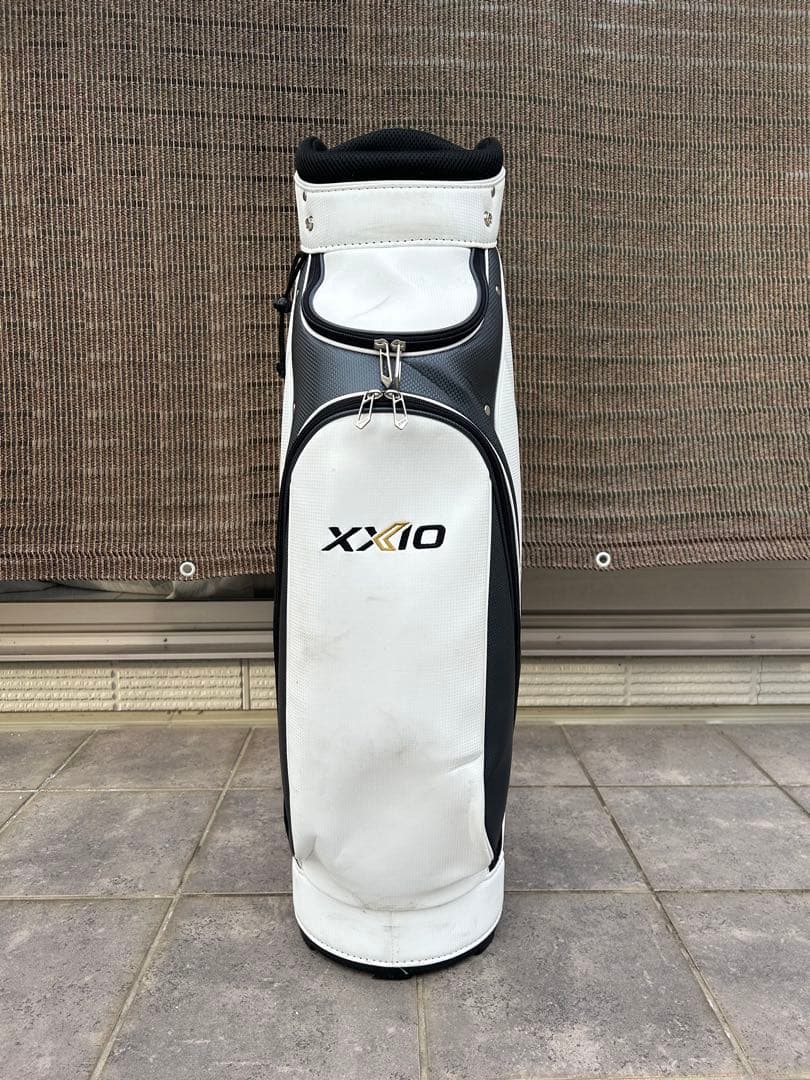 XXIO(ゼクシオ)キャディバッグ ホワイト/ブラック ツートン(微値下げ可能)