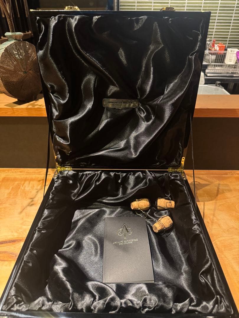Armand de Brignac アルマンド アタッシュケース