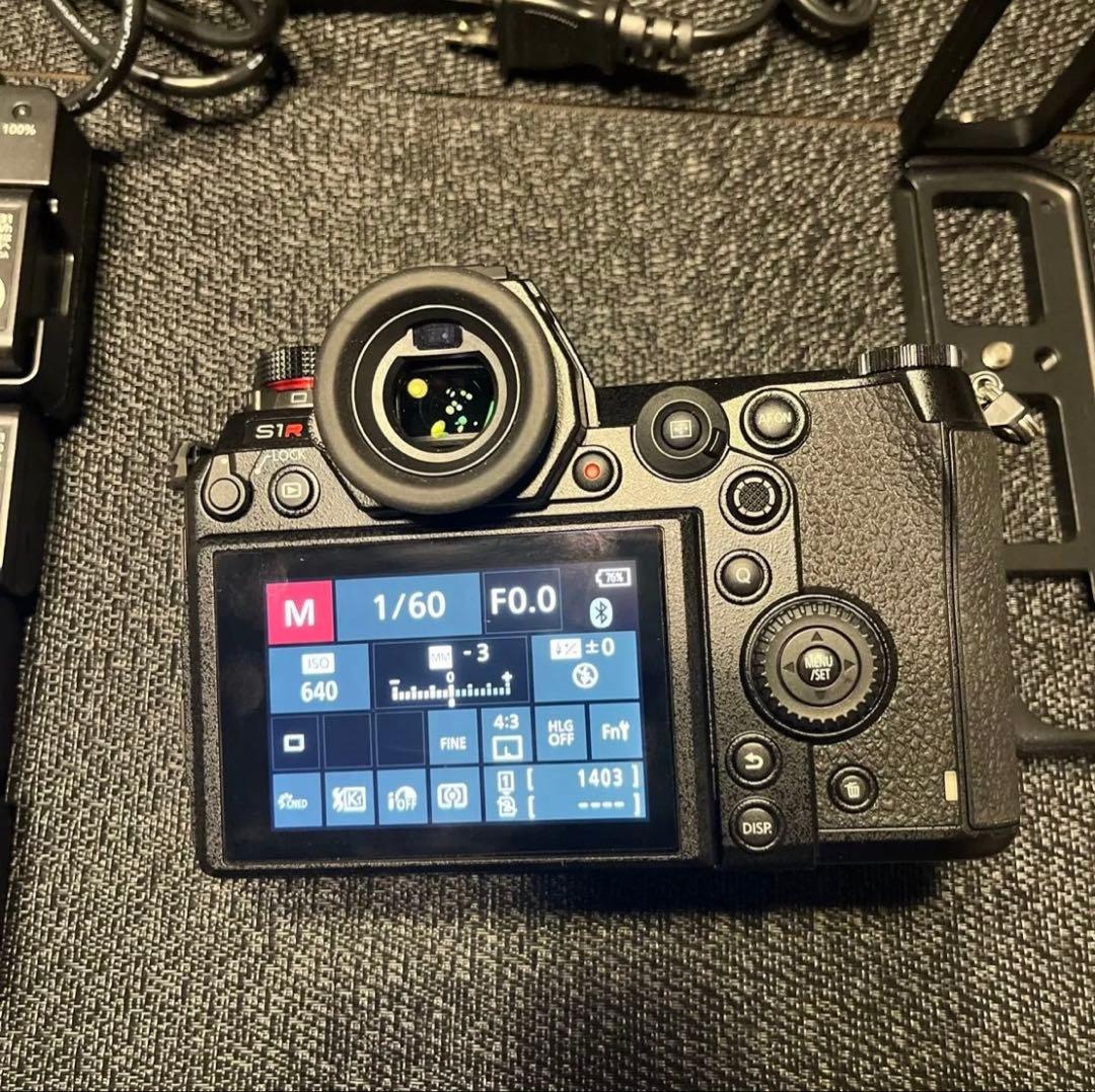 LUMIX S1R バッテリー5個　バッテリーグリップ他【1月中】