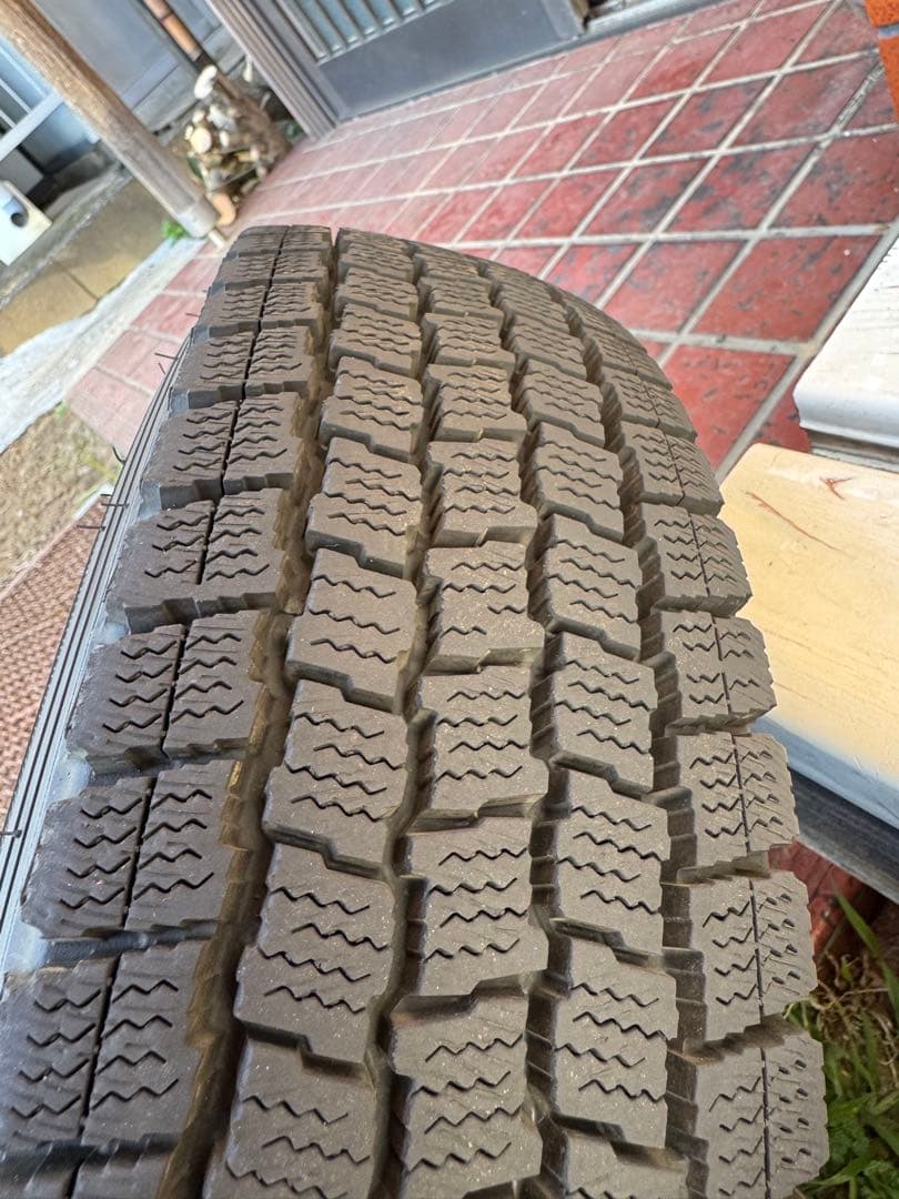 【手渡しのみ】500kmアイスナビカーゴ145R12 タイヤ・ホイールセット