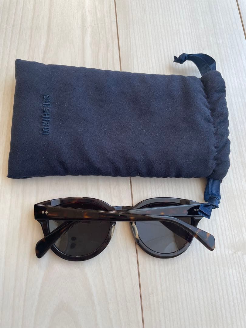 シシクイ　サングラス ポーチ付き