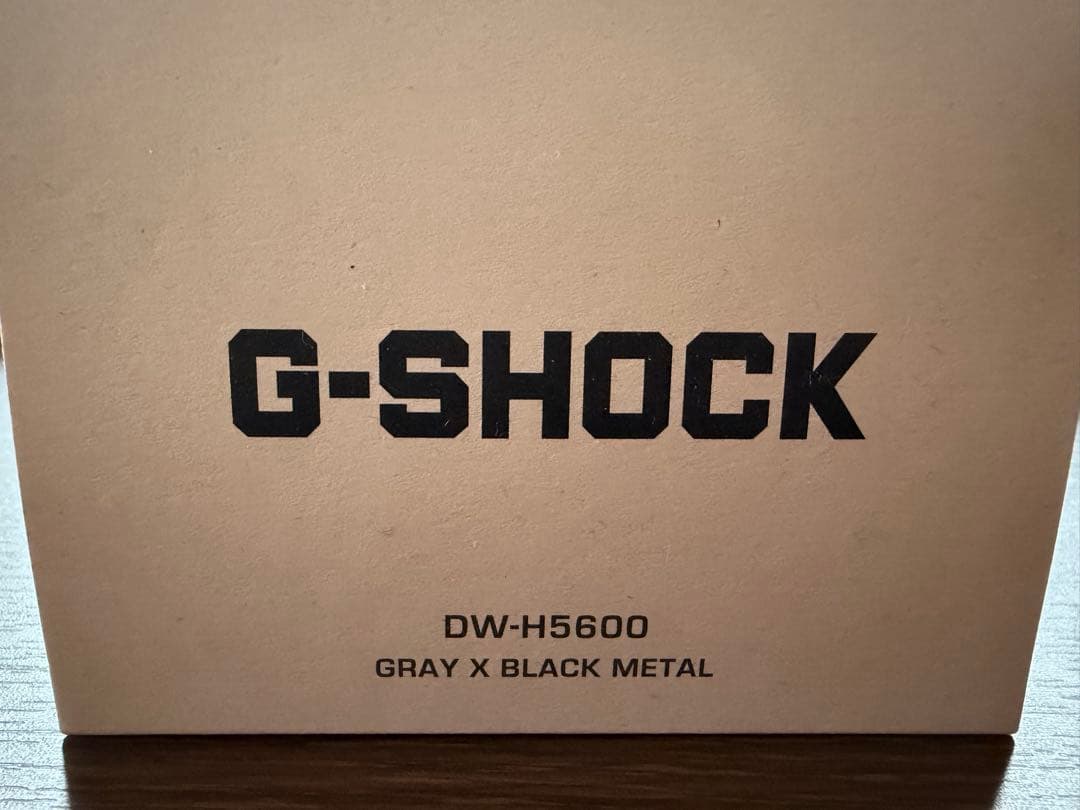 G-SHOCK DW-H5600 グレー x ブラックメタル