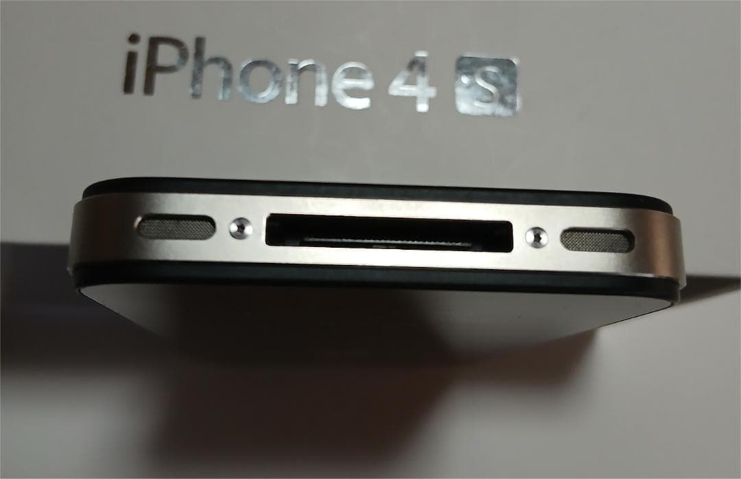 Softbank iPhone 4s 黒- 極上状態 100% バッテリー