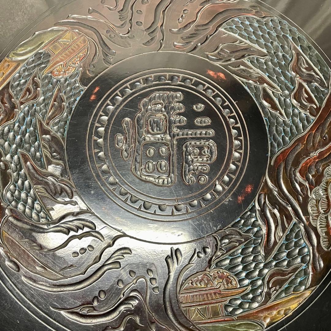 古い漆芸の円卓