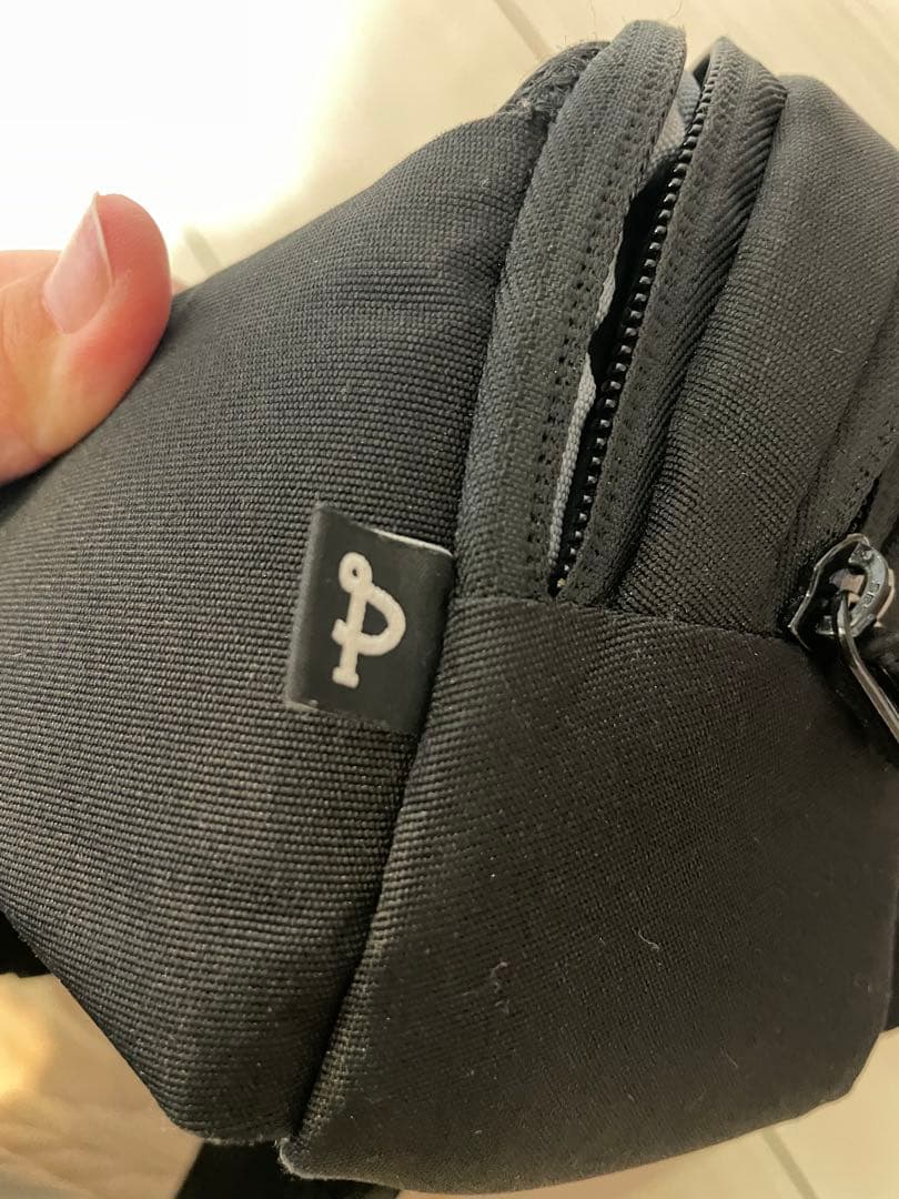 POMULU (ポルム )ブラックバッグ ヒップシート