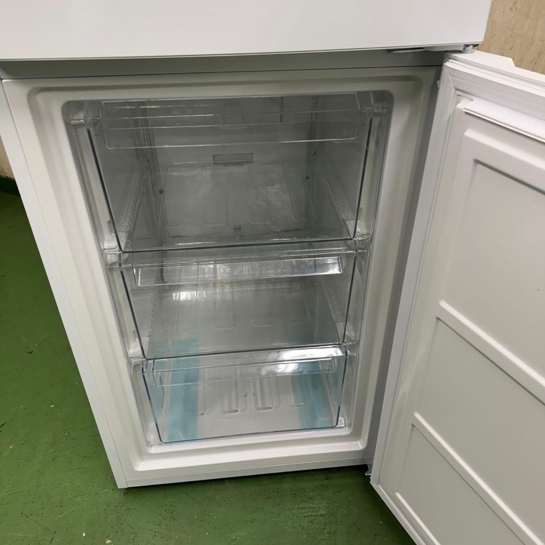 640 SHARP 中型冷蔵庫　200L強　小型　一人暮らし　右開き　2ドア