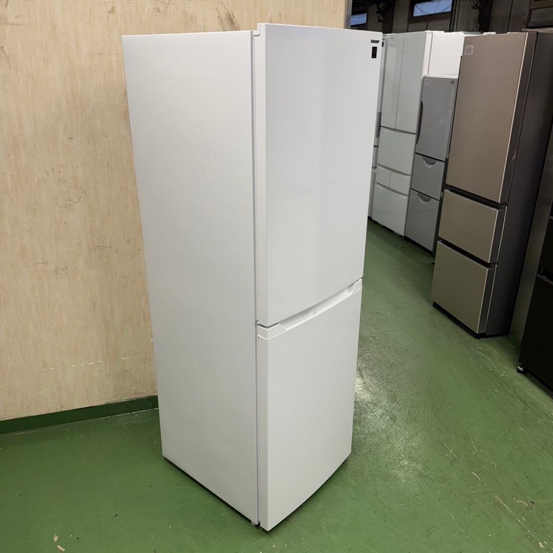 640 SHARP 中型冷蔵庫　200L強　小型　一人暮らし　右開き　2ドア
