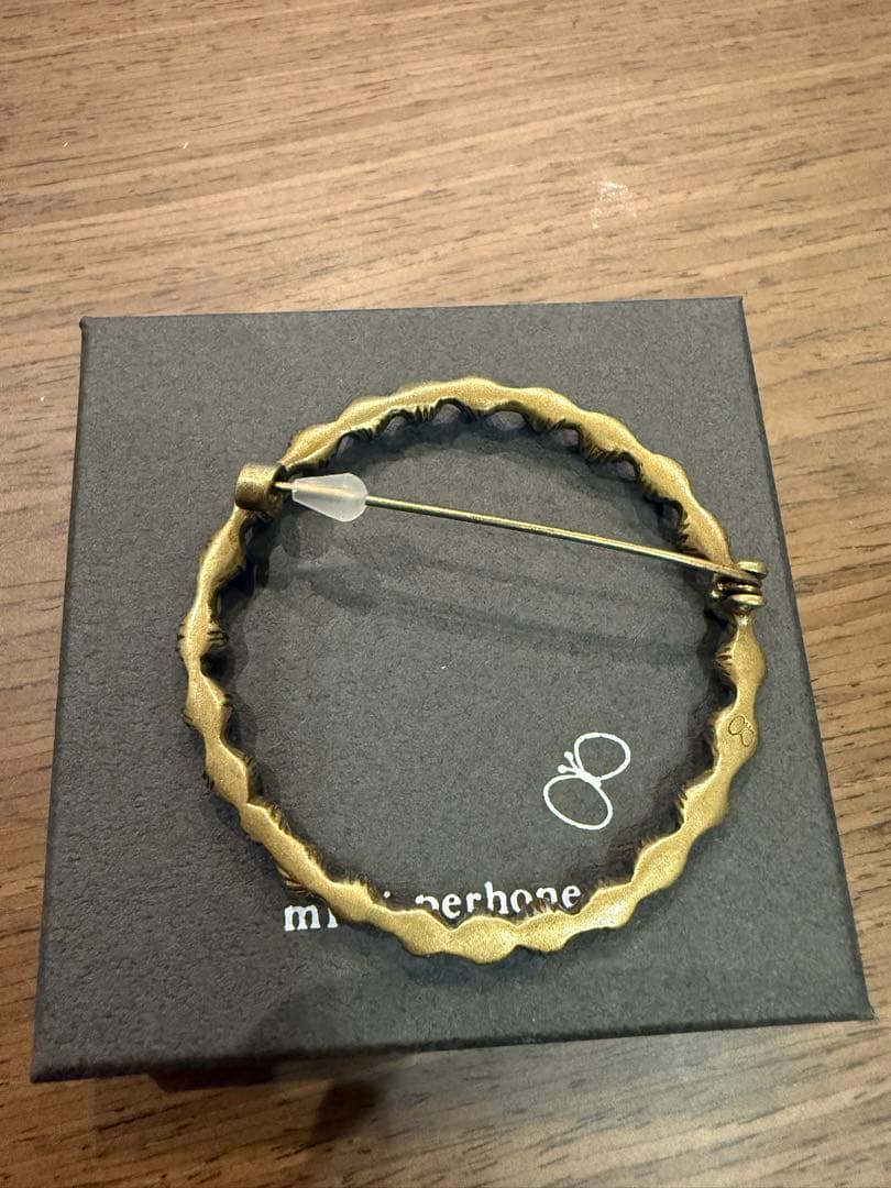 minaperhonen アンティークゴールド　ブローチ