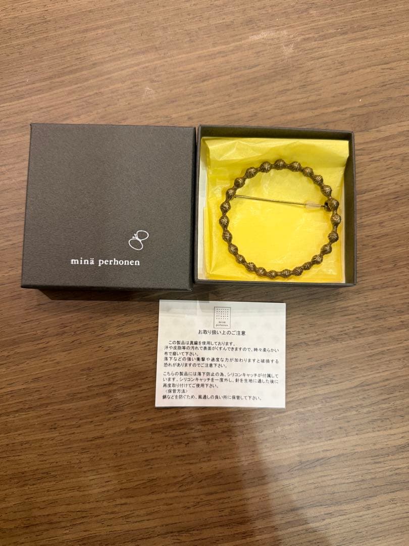 minaperhonen アンティークゴールド　ブローチ