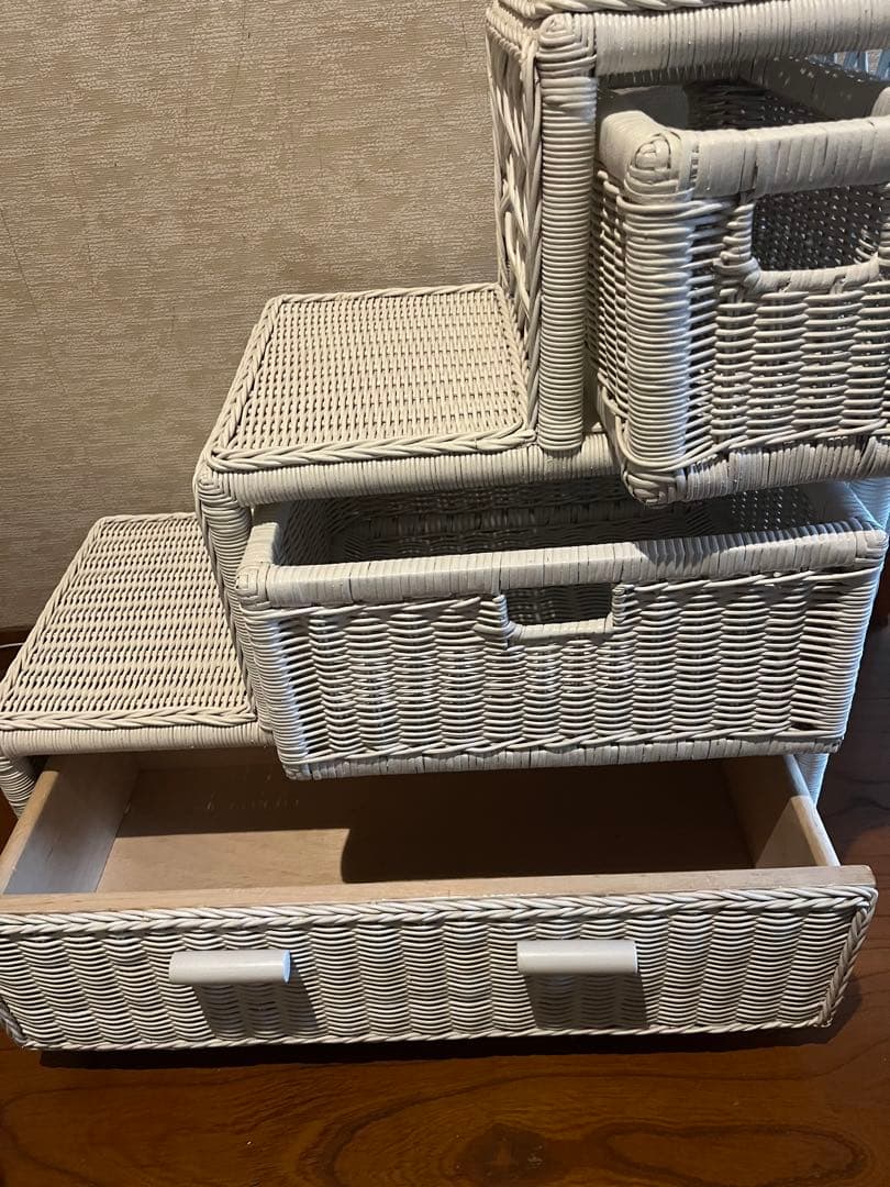 さえら　ラタン　レース装飾のホワイトラタン収納ボックス