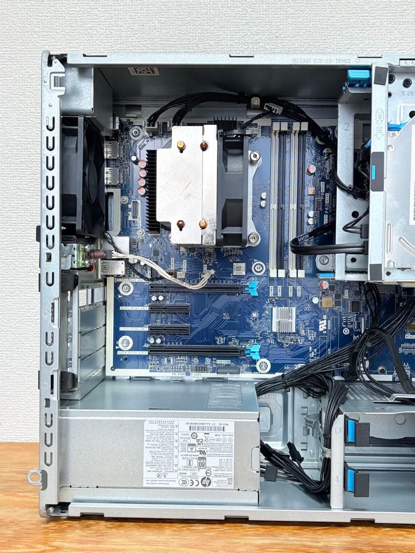 ベアボーン状態のHP Z2 Tower G5 Workstation